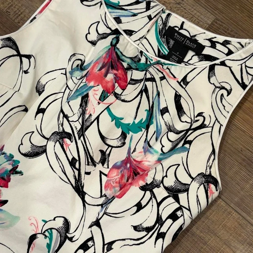 White House Black Market white blouse black floral fitted sz 6